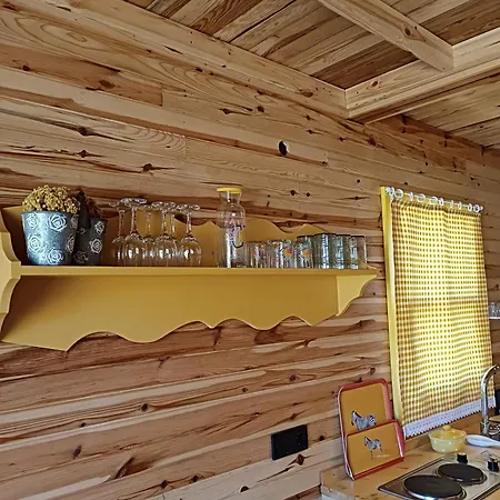 Badece Farm Yellow House ロッジ