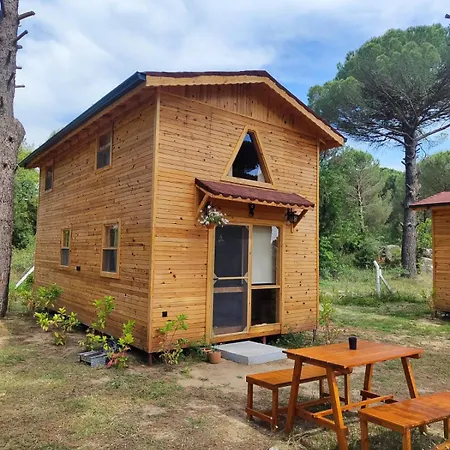 Lodge Badece Farm Yellow House *