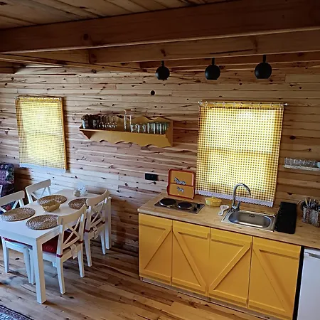 Lodge Badece Farm Yellow House *