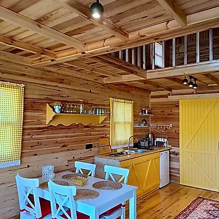 بيت خشبي Badece Farm Yellow House