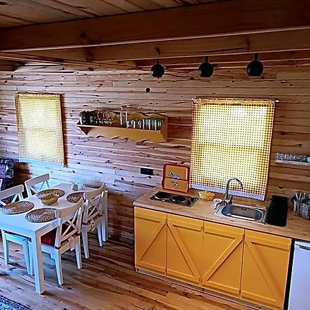 Badece Farm Yellow House بيت خشبي *