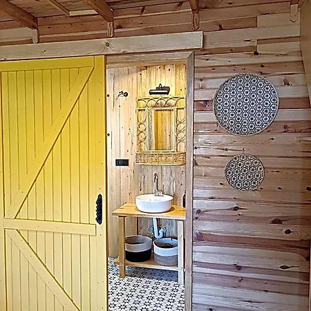 بيت خشبي Badece Farm Yellow House