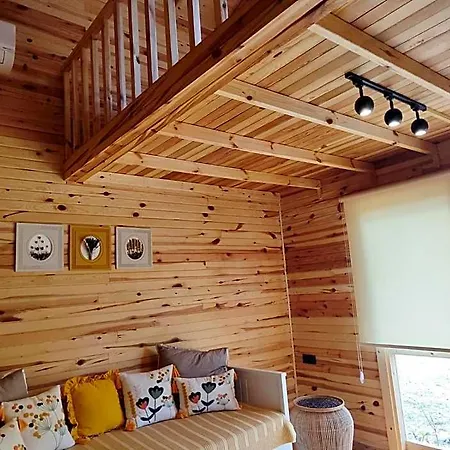 Badece Farm Yellow House بيت خشبي
