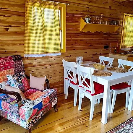 بيت خشبي Badece Farm Yellow House *