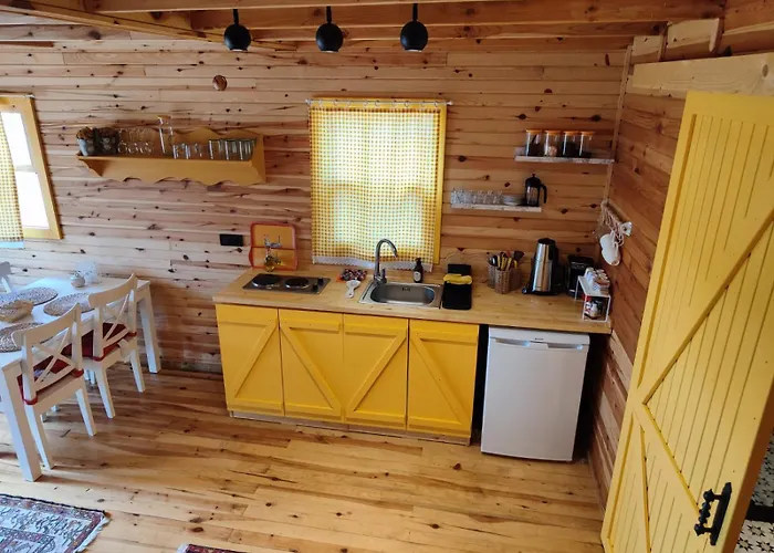 Lodge Badece Farm Yellow House *