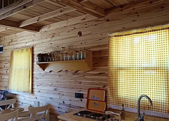 Lodge Badece Farm Yellow House *