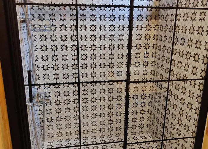 Lodge Badece Farm Yellow House