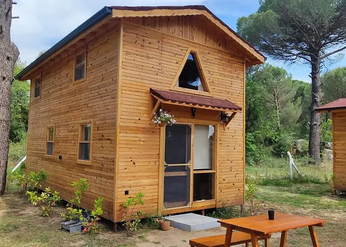 Lodge Badece Farm Yellow House *