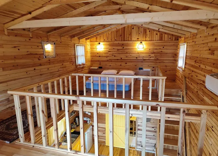 Badece Farm Yellow House Lodge